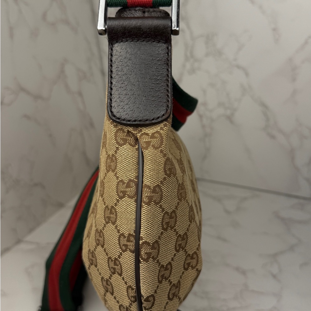 Gucci Beige Monogram Bag with Red and Green Strap - Picture 4 of 16